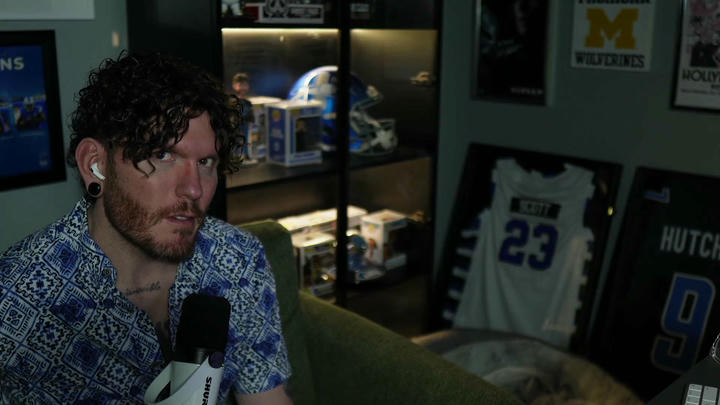 Travis Views - Jurassic World (2015)