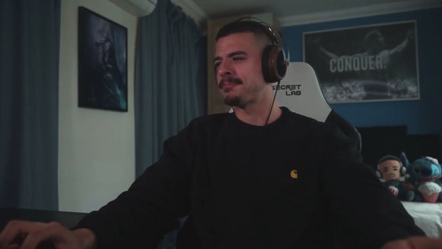 Weapons! Full reaction