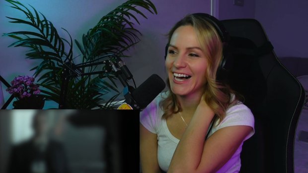 Emma Reactions - Snatch (2000)