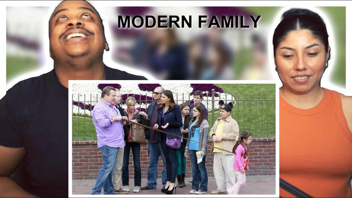 CHAOS AT DISNEYLAND! MODERN FAMILY S3 EPS 22 (FIRST TIME WATCHING)