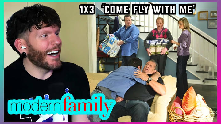 First time watching MODERN FAMILY Reaction 1x3 'Come Fly with Me'