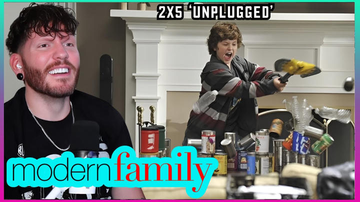 First time watching MODERN FAMILY Reaction 2x5 'Unplugged'